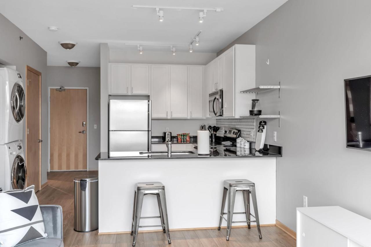 Beautiful Luxury 1BR in the Heart on Minneapolis Extérieur photo
